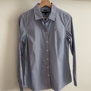 Tommy Hilfiger Women’s Medium Regular Fit Button Up Shirt in blue stripes